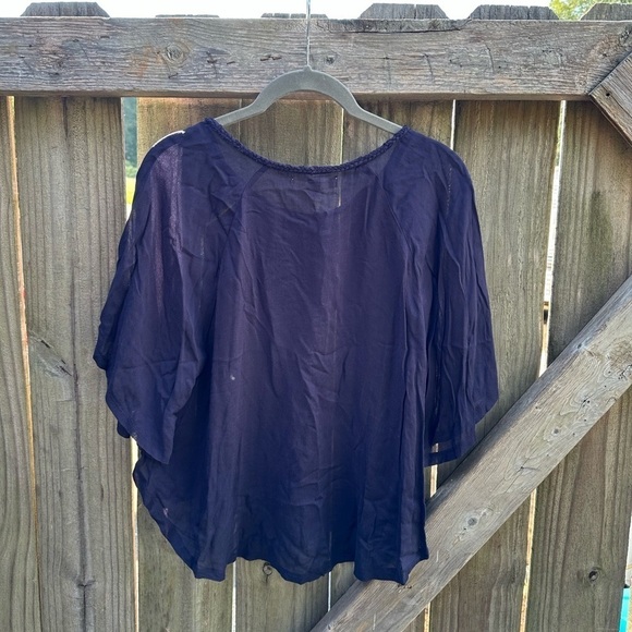 Ya Los Angeles Boho Embroidered Butterfly Cut Cape Style Navy Blouse NWT - Picture 8 of 9
